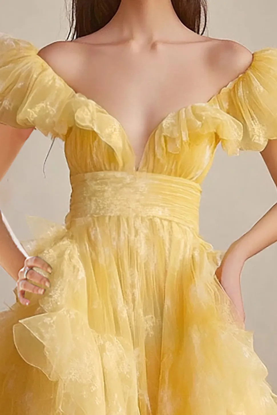 Amarelo Uma linha fora do ombro babados vestido formal