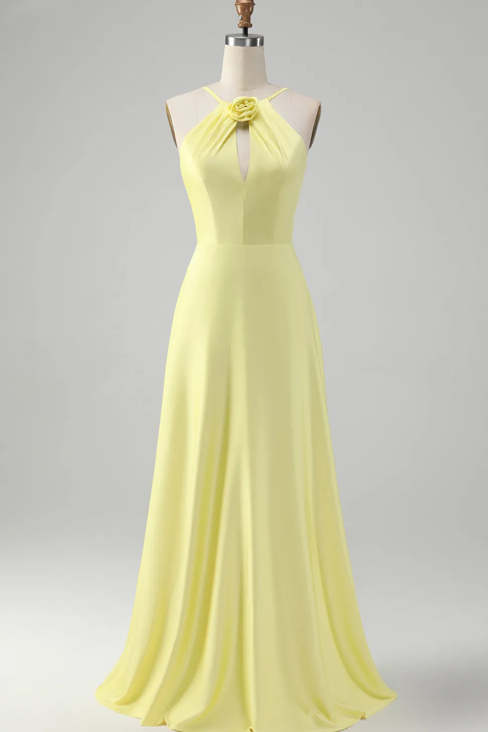 Amarelo Uma linha Halter cortado longo vestido de dama de honra com flor