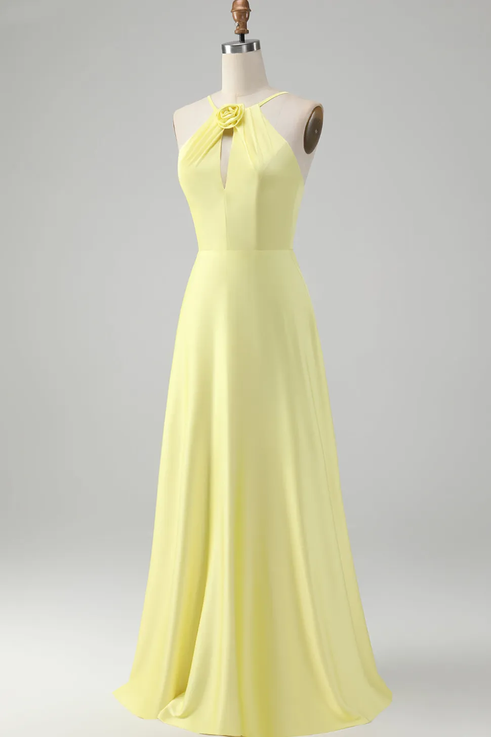Amarelo Uma linha Halter cortado longo vestido de dama de honra com flor