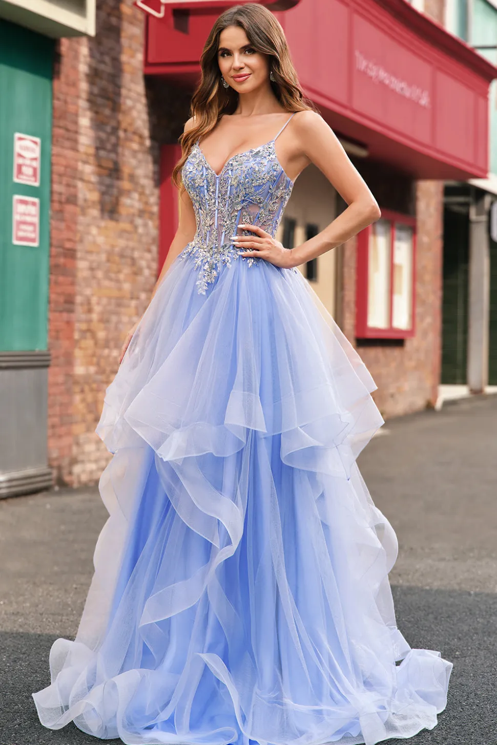 Azul Claro Brilhante Uma Linha Esparguete Alças Espiral Folhos Longo Vestido de Baile com Lantejoulas