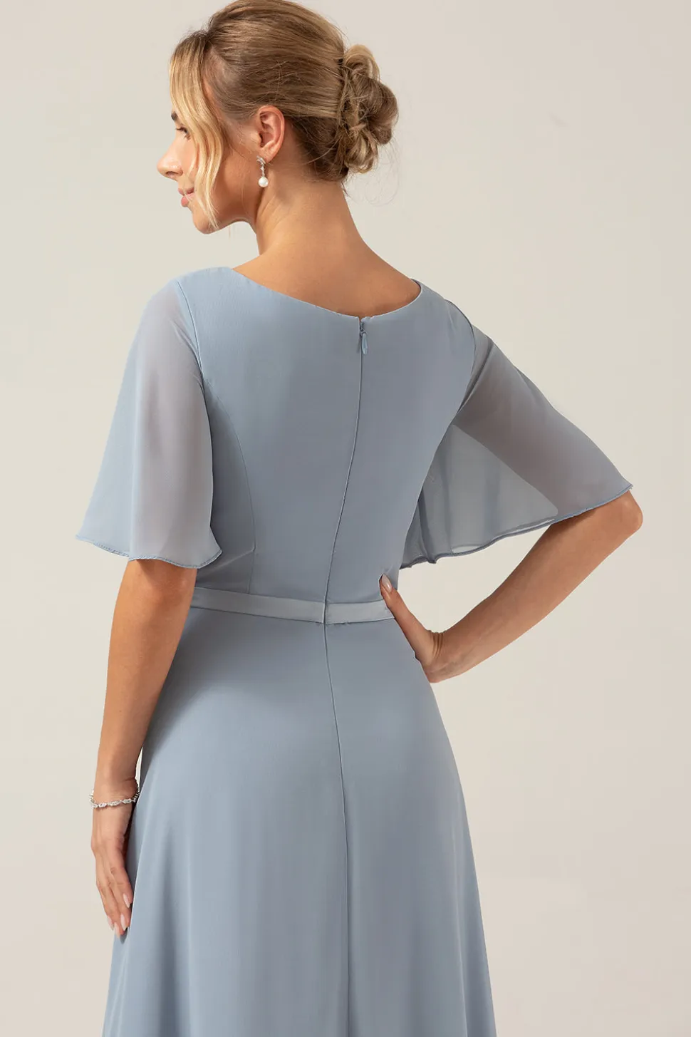 Azul Empoeirado A-Line V Pescoço mangas curtas Chiffon vestido de dama de honra