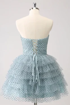 Azul Uma linha em camadas pontilhado Strapless Homecoming Dress com laços