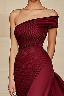 Bainha Borgonha Um Ombro Ruched Vestido de Baile de Cetim