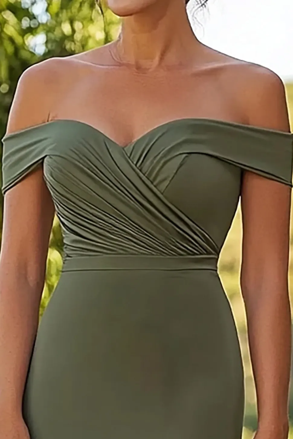 Bainha de azeitona de cetim mate fora do ombro da mãe do vestido de noiva com cinto