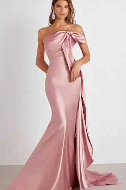 Bainha de cetim rosa plissado sem alças vestido formal