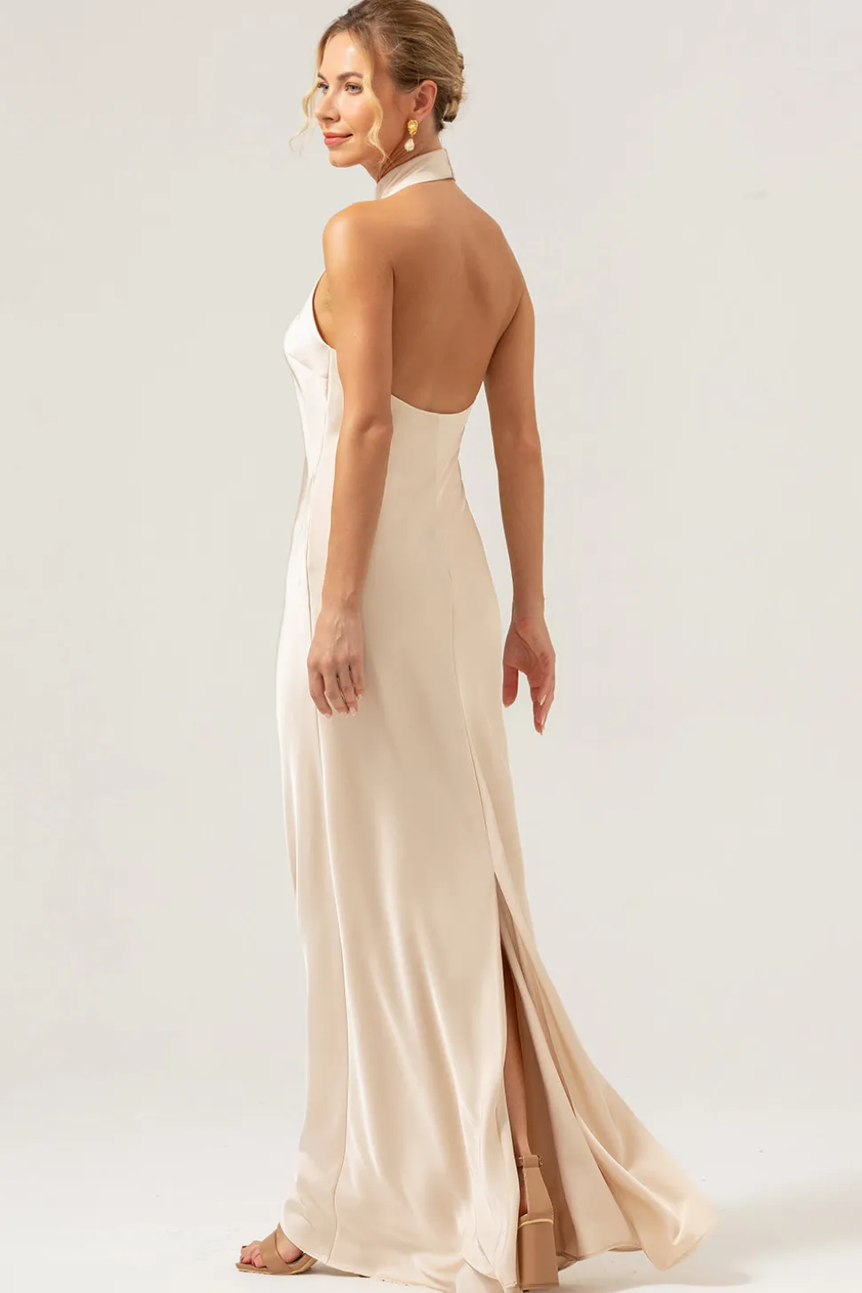 Bainha de champanhe Halter longo vestido de dama de honra com fenda