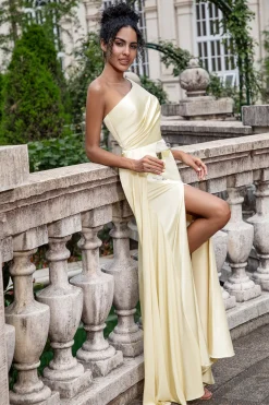 Bainha de champanhe um ombro longo vestido de dama de honra com fenda