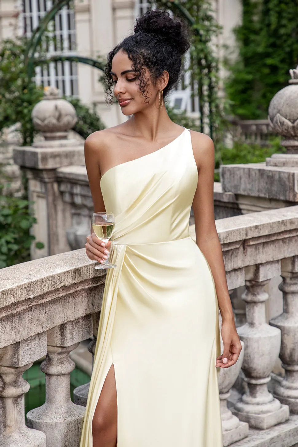 Bainha de champanhe um ombro longo vestido de dama de honra com fenda