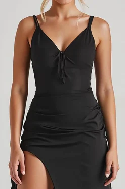 Bainha preta espaguete alças vestido de noite com fenda