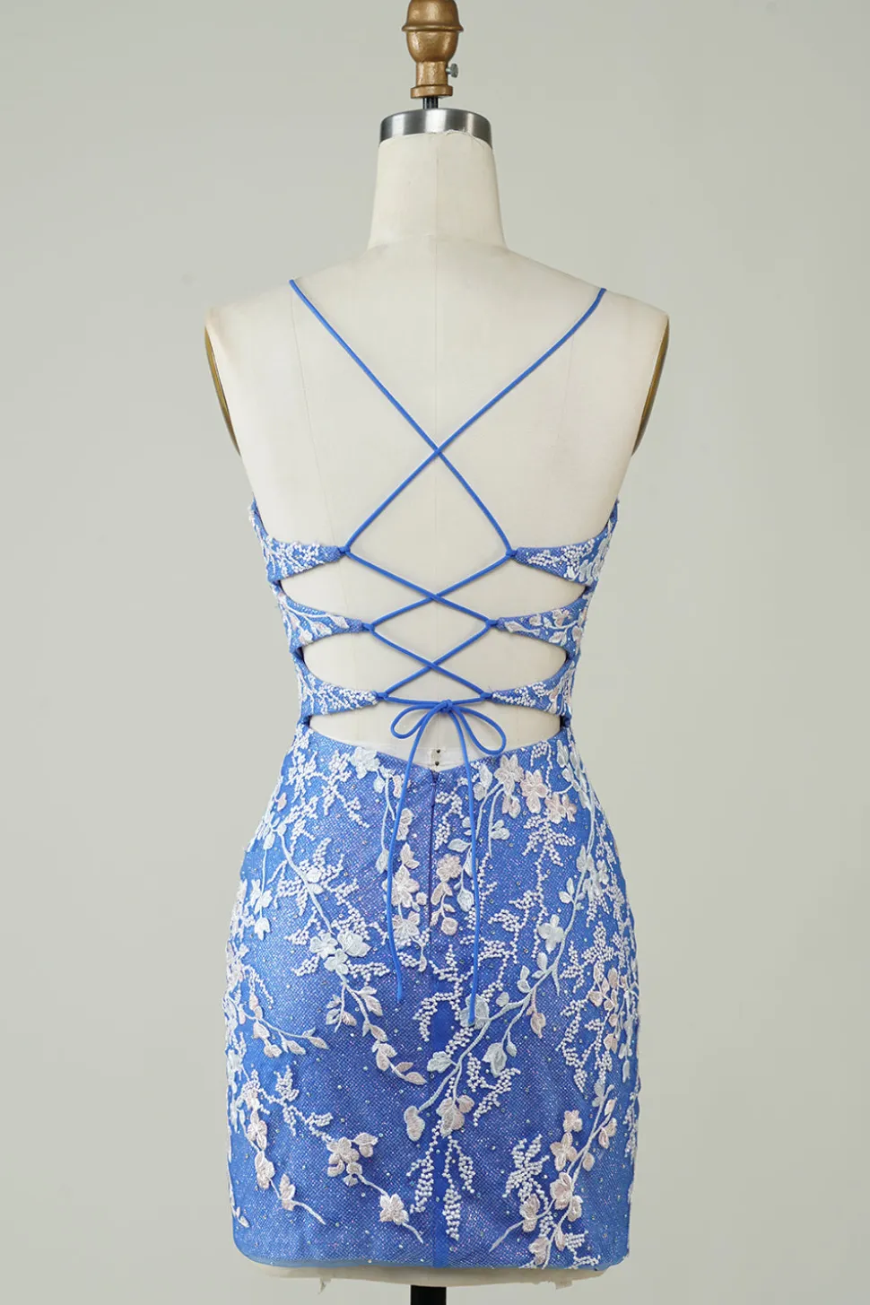 Bainha V Pescoço Azul Vestido Curto Homecoming com Appliques Criss Cross Back