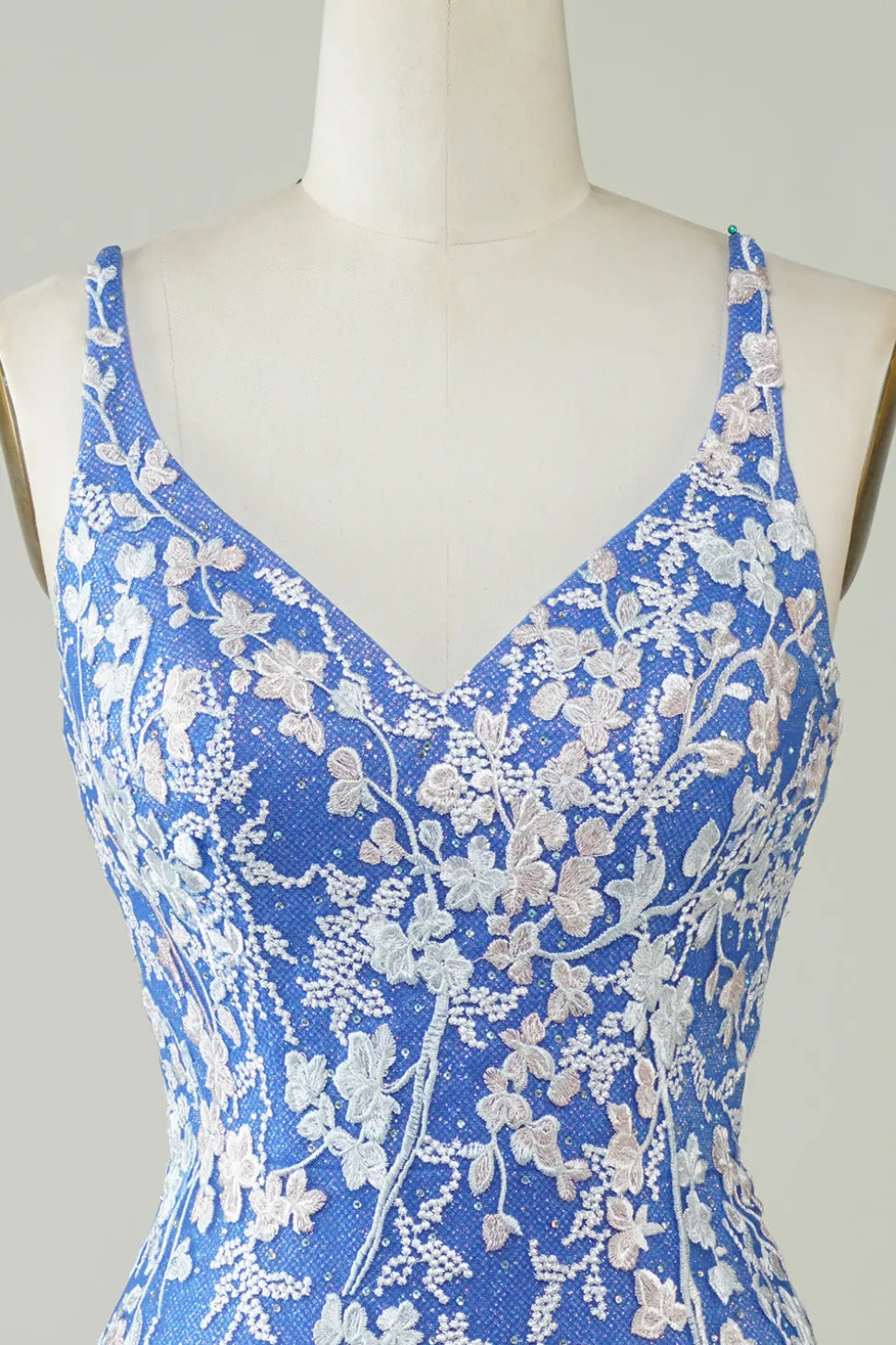 Bainha V Pescoço Azul Vestido Curto Homecoming com Appliques Criss Cross Back