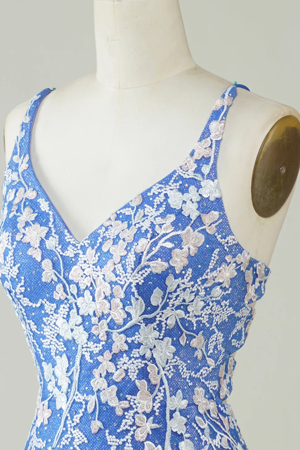 Bainha V Pescoço Azul Vestido Curto Homecoming com Appliques Criss Cross Back