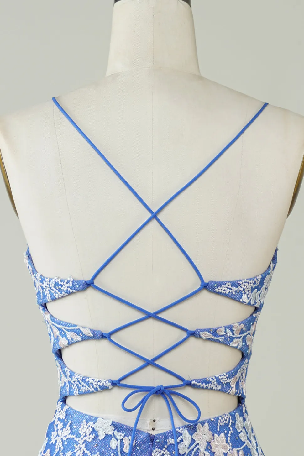 Bainha V Pescoço Azul Vestido Curto Homecoming com Appliques Criss Cross Back