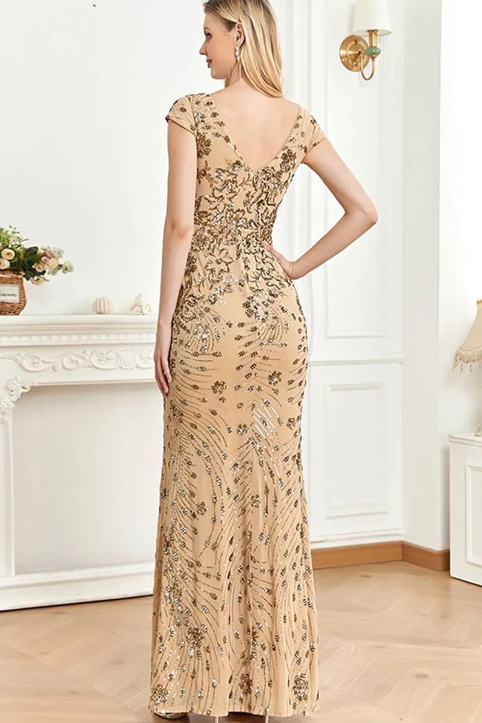 Beading Golden Sheath Vestido Formal com V-neck