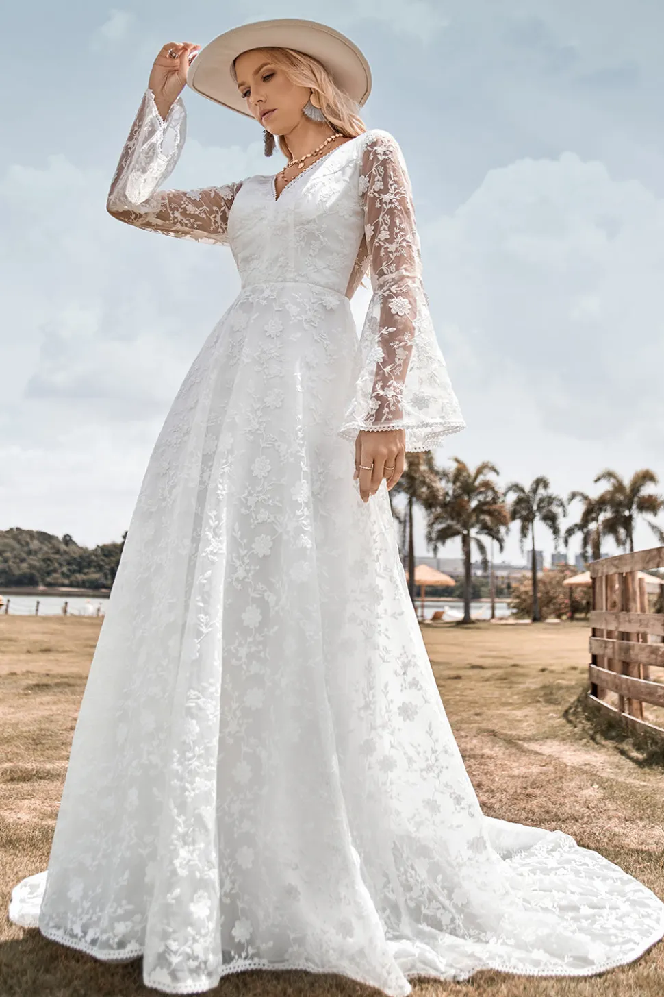 Beleza Uma Linha V Pescoço Marfim Renda Flare Mangas Vestido de Noiva