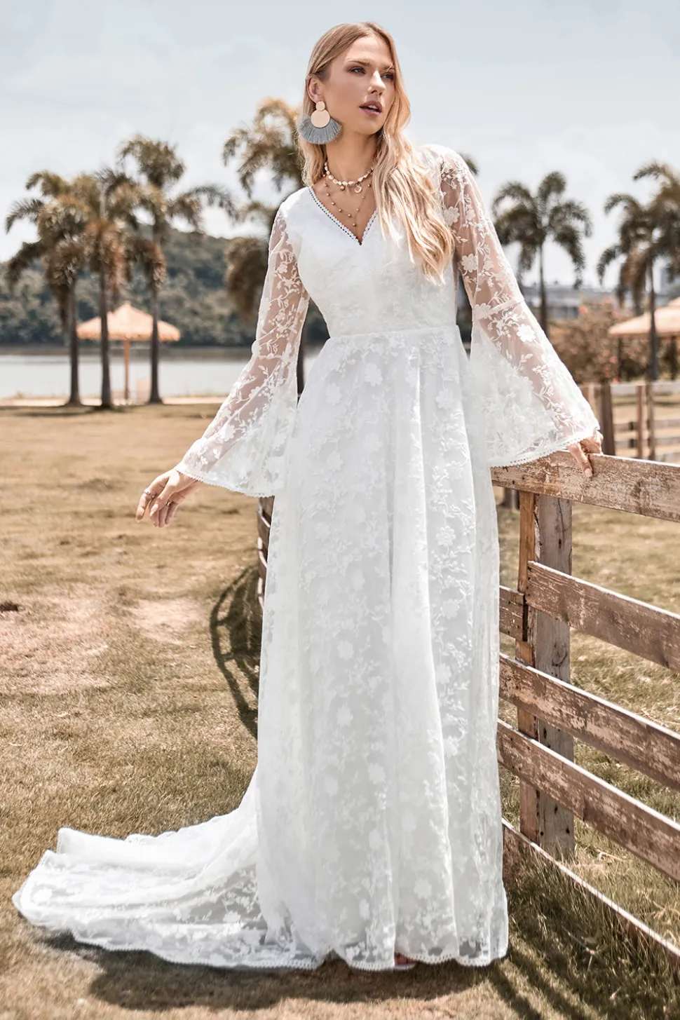 Beleza Uma Linha V Pescoço Marfim Renda Flare Mangas Vestido de Noiva