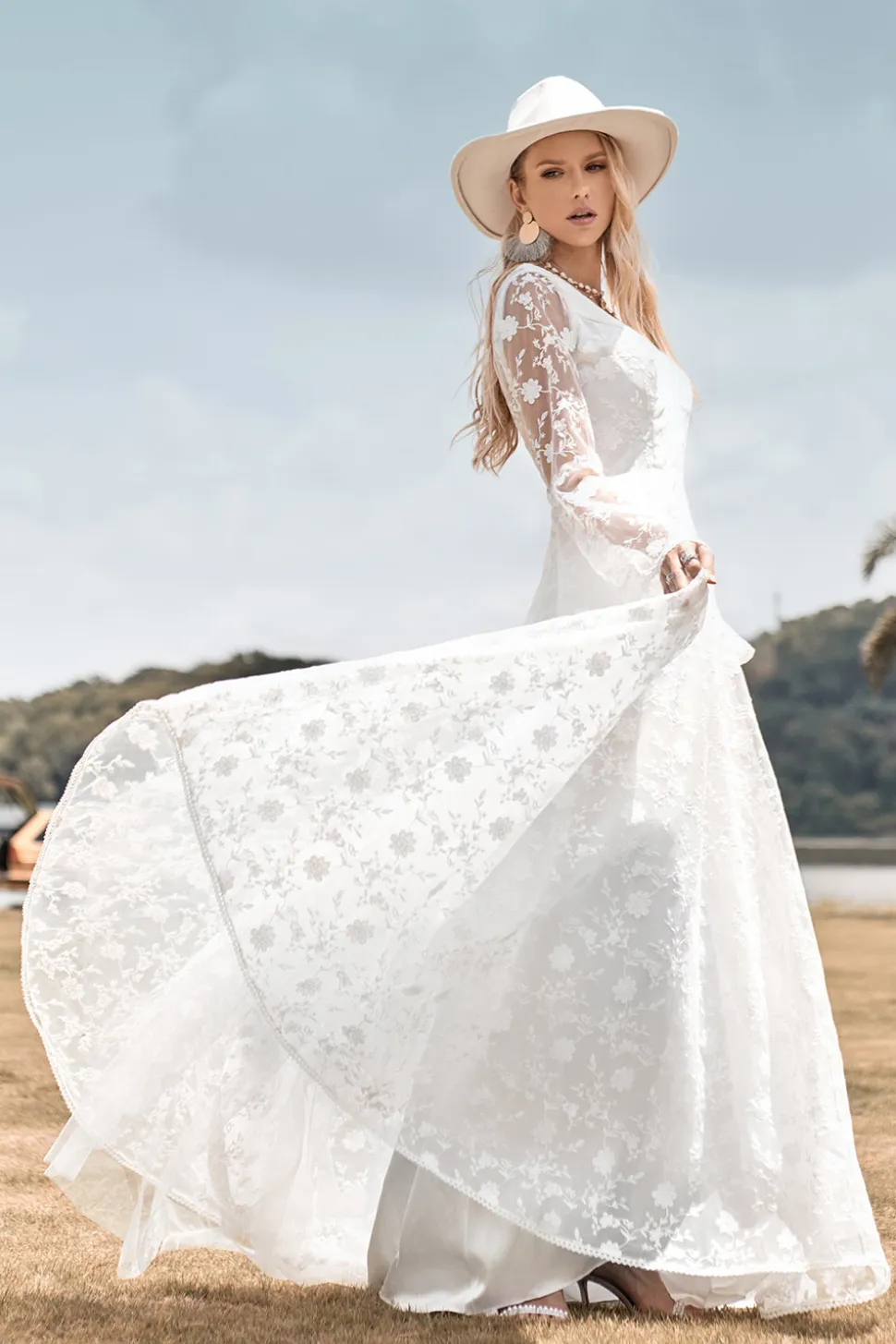 Beleza Uma Linha V Pescoço Marfim Renda Flare Mangas Vestido de Noiva