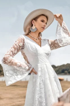 Beleza Uma Linha V Pescoço Marfim Renda Flare Mangas Vestido de Noiva