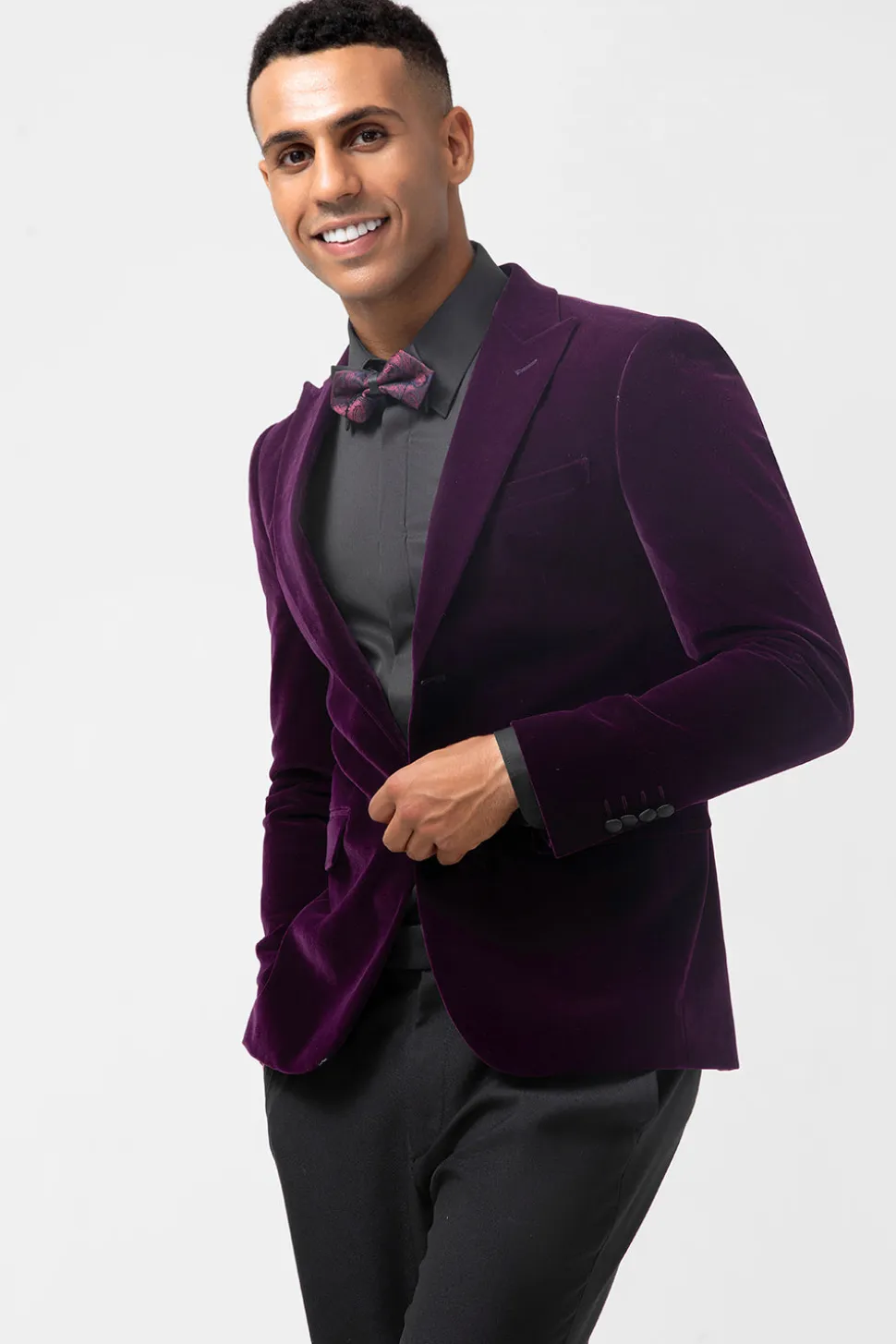 Blazer masculino de veludo com lapela de pico roxo escuro e um botão