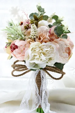 Blush Casamento Entregando Flores