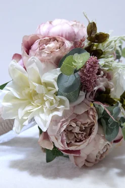 Blush Casamento Entregando Flores