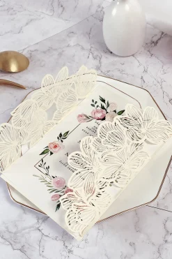 Blush delicado oco convite de casamento com Bowknot