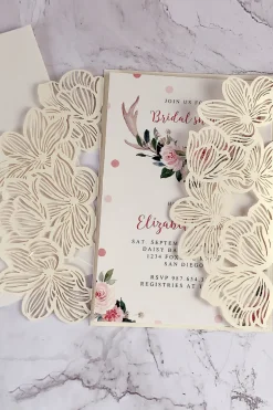 Blush delicado oco convite de casamento com Bowknot