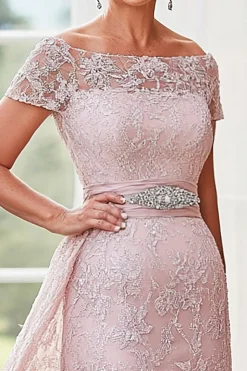 Blush elegante fora da coluna de ombro Renda longa mãe da noiva com strass