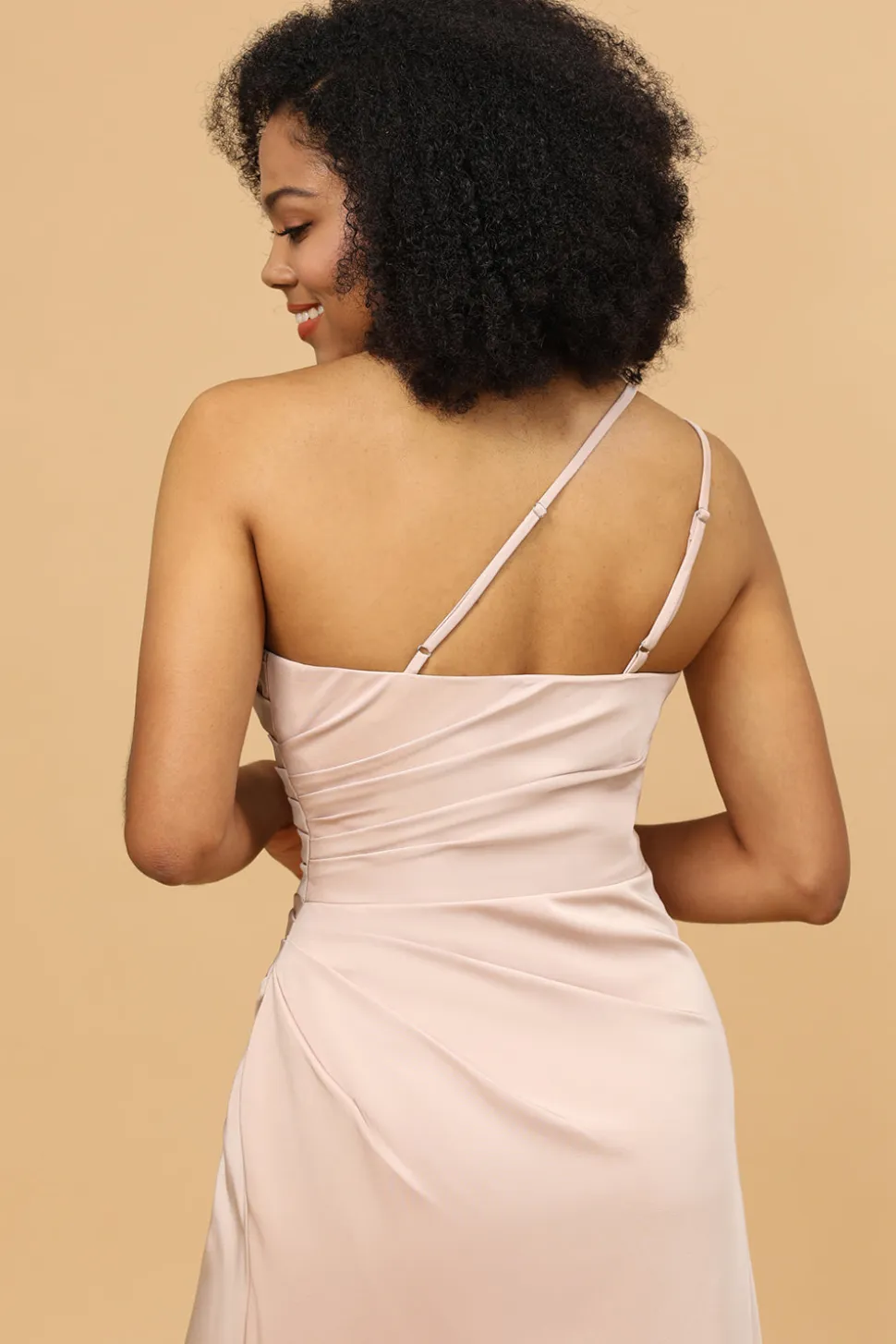 Blush Satin Sereia Um Ombro Longo Vestido de dama de honra com fenda