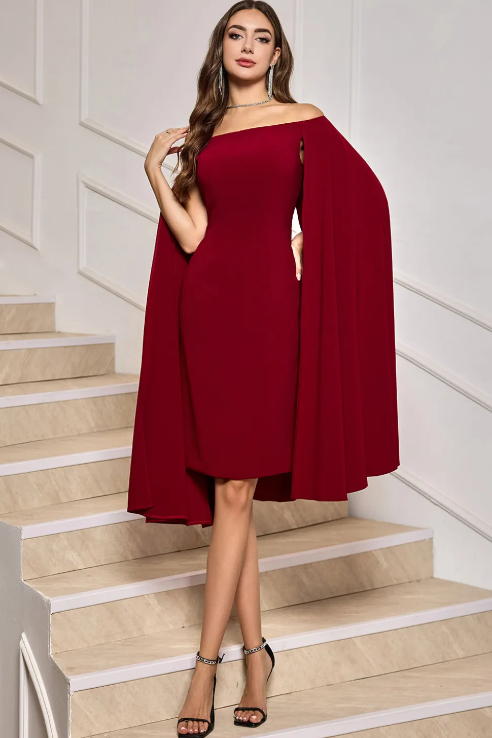 Bodycon Borgonha fora do ombro midi vestido de cocktail com mangas de capa