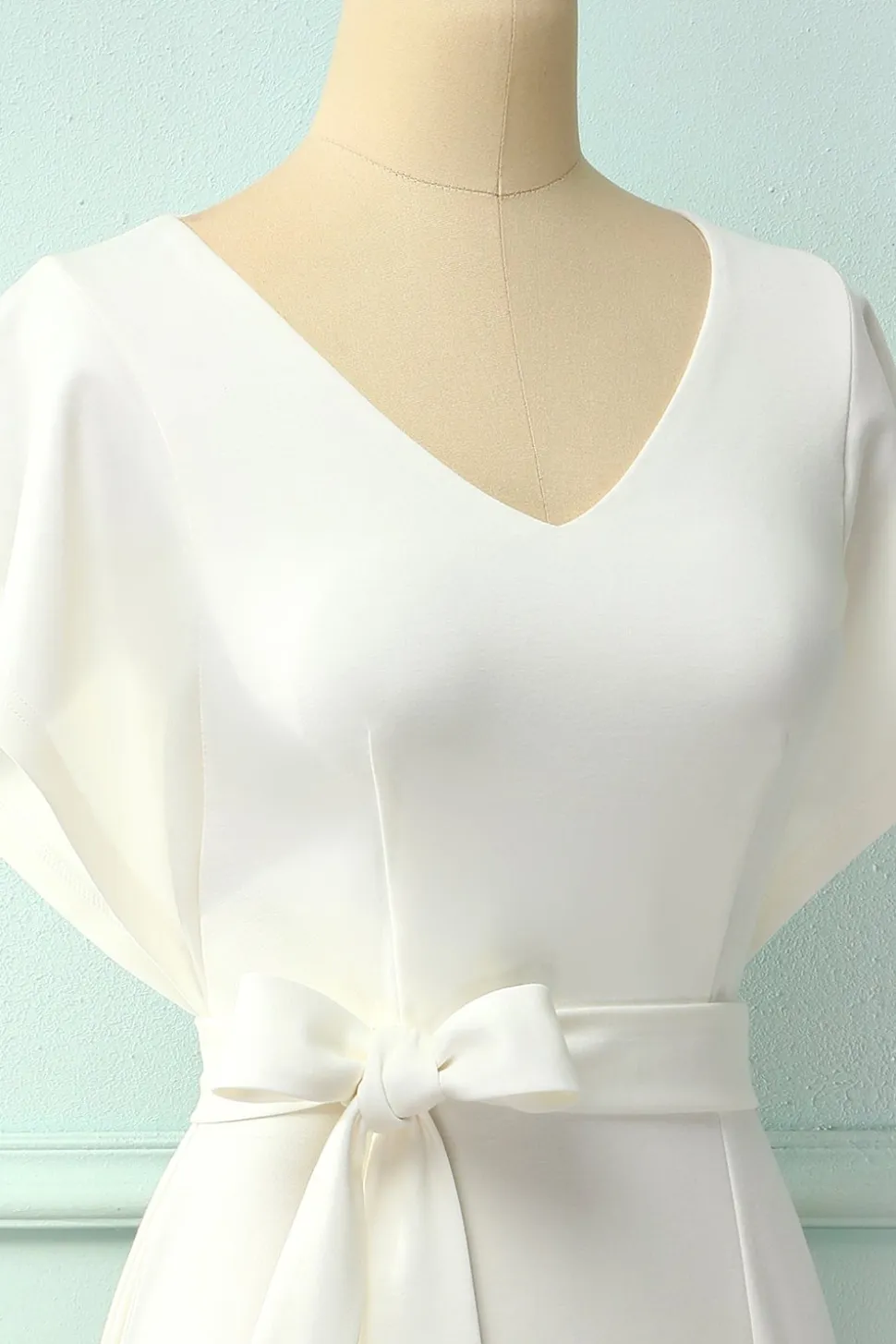 Bodycon vestido branco com faixa