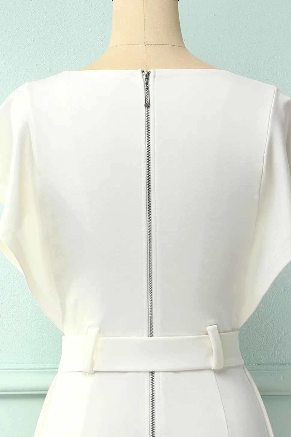 Bodycon vestido branco com faixa