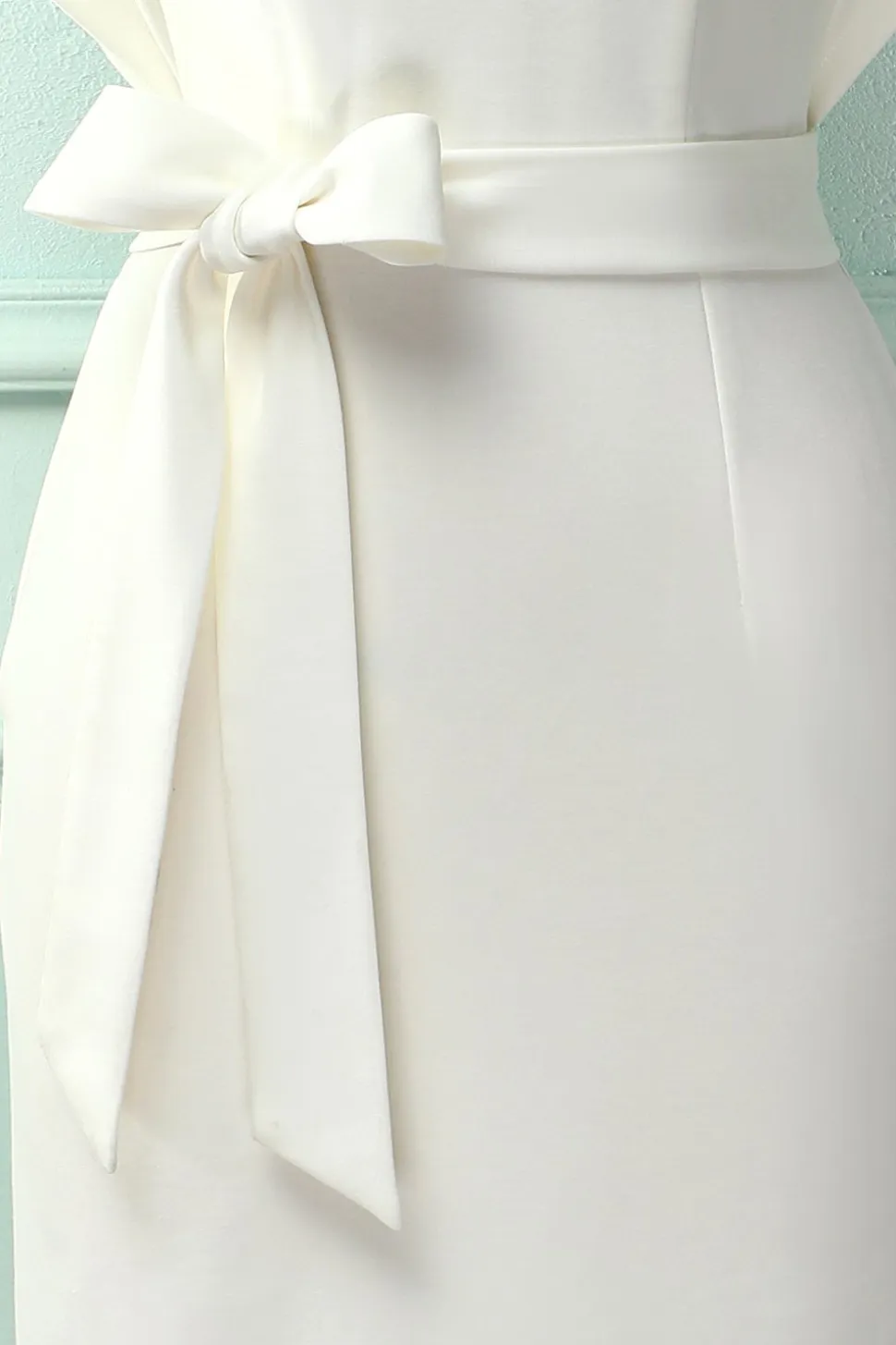 Bodycon vestido branco com faixa