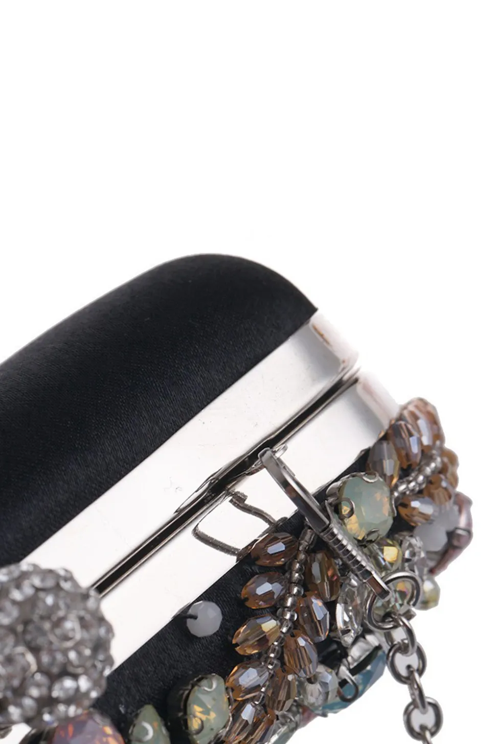 Bolsa preta delicada com strass