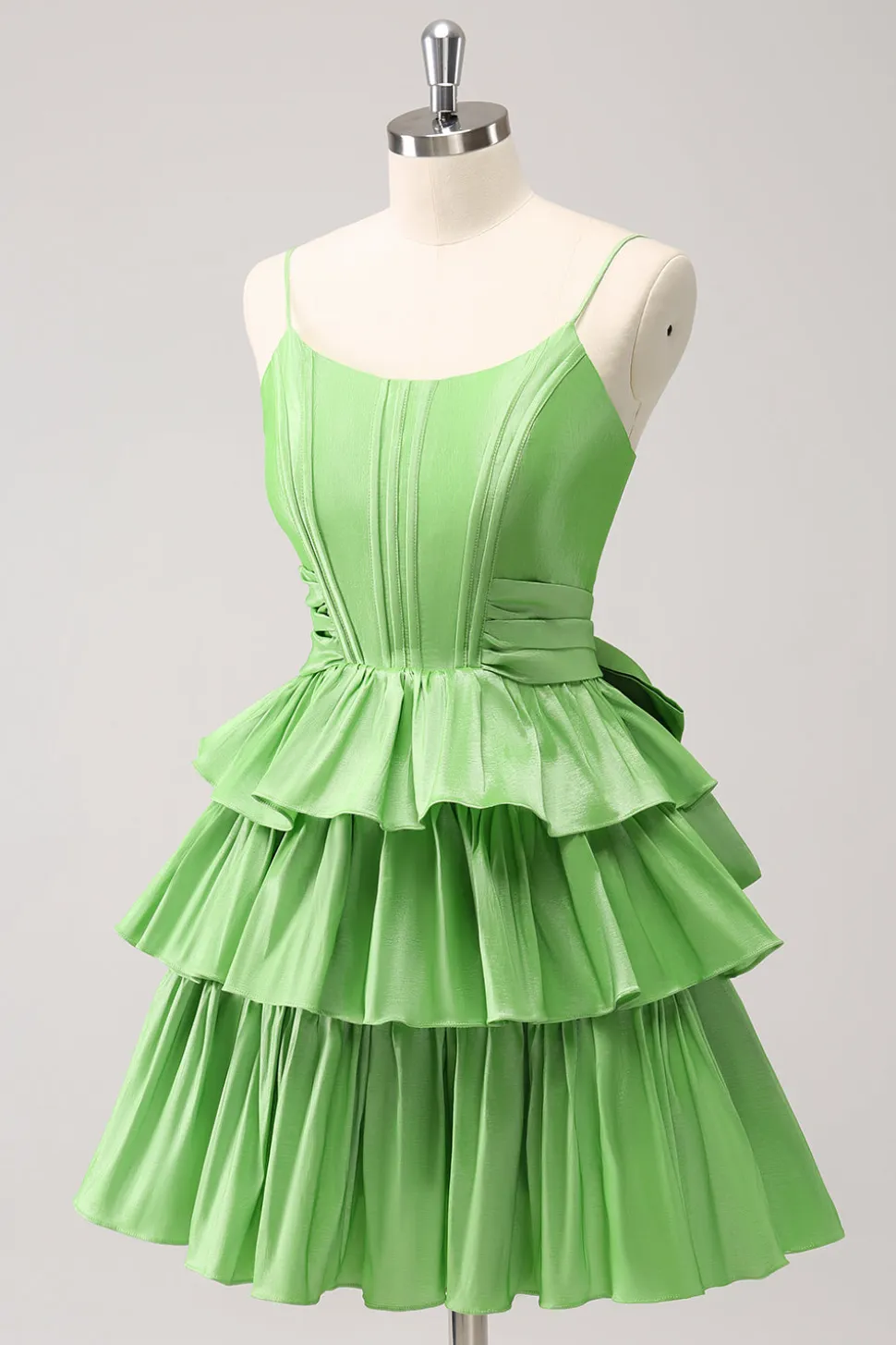 Bonito A Line Corset Verde plissado Tiered Short Homecoming Dress com laços