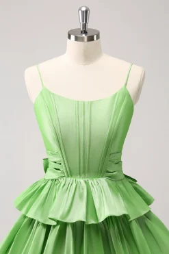Bonito A Line Corset Verde plissado Tiered Short Homecoming Dress com laços