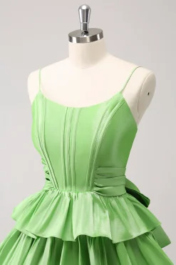 Bonito A Line Corset Verde plissado Tiered Short Homecoming Dress com laços