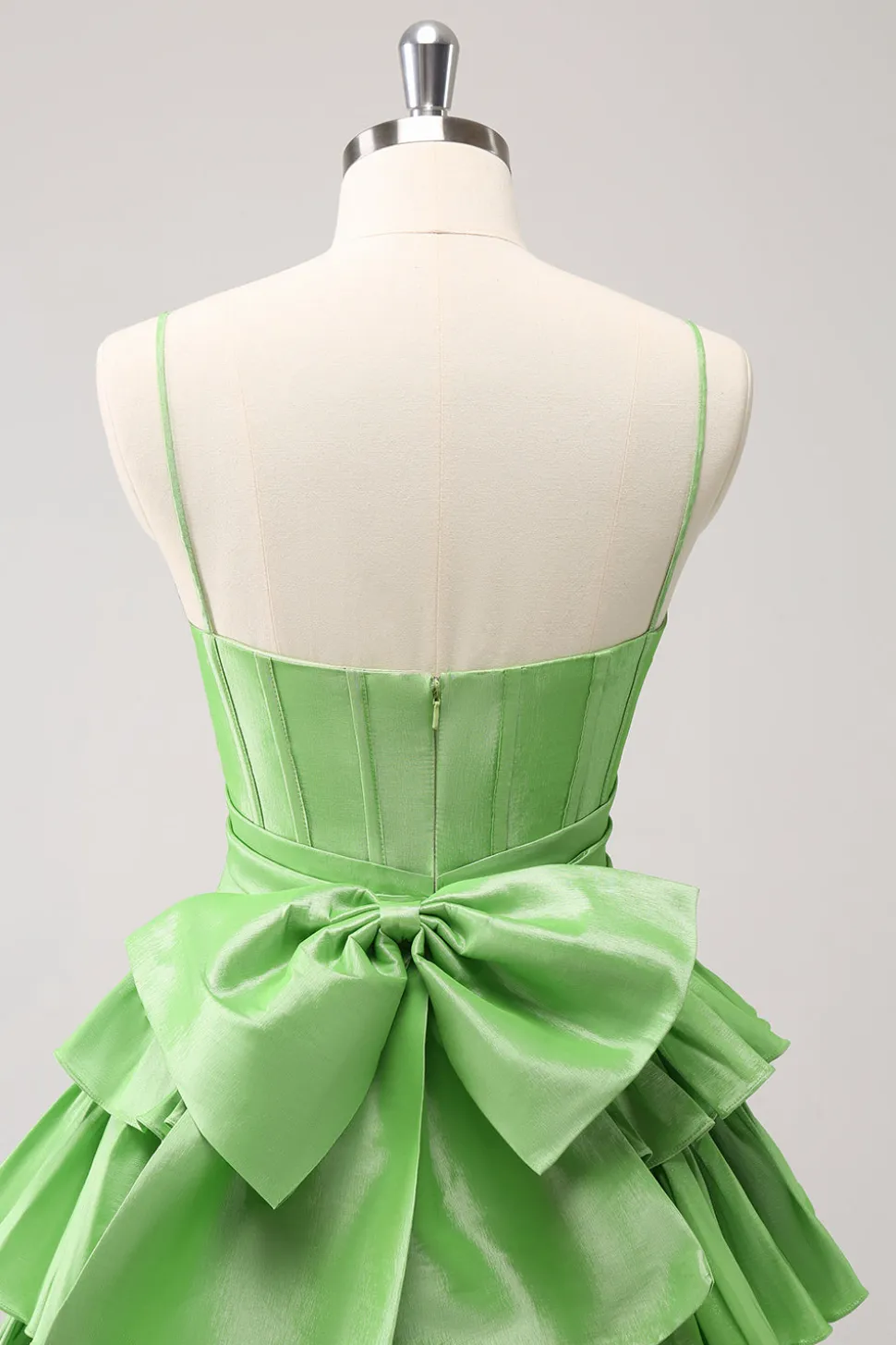 Bonito A Line Corset Verde plissado Tiered Short Homecoming Dress com laços