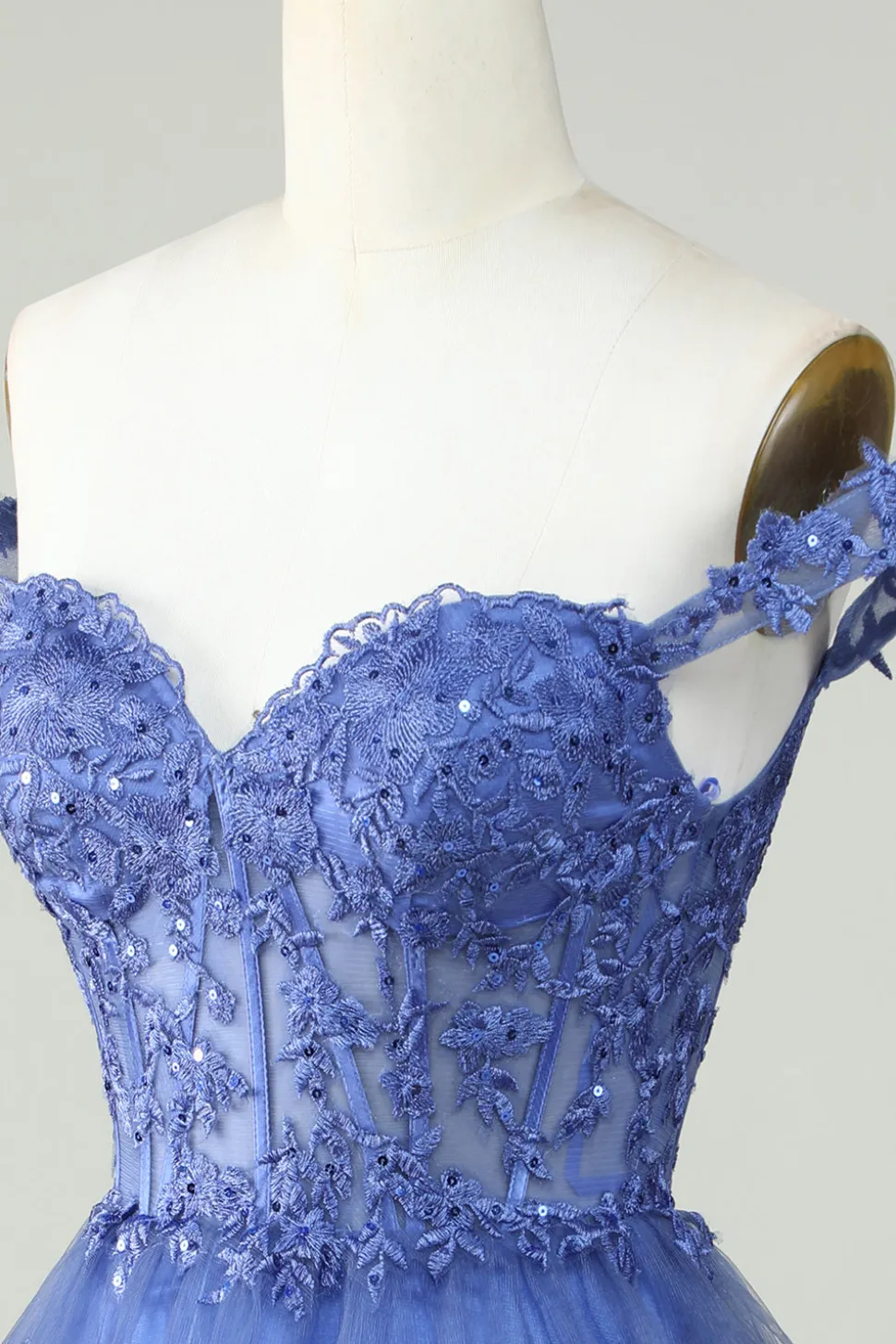 Bonito A Line Dark Blue Corset Tiered Short Homecoming Dress com renda