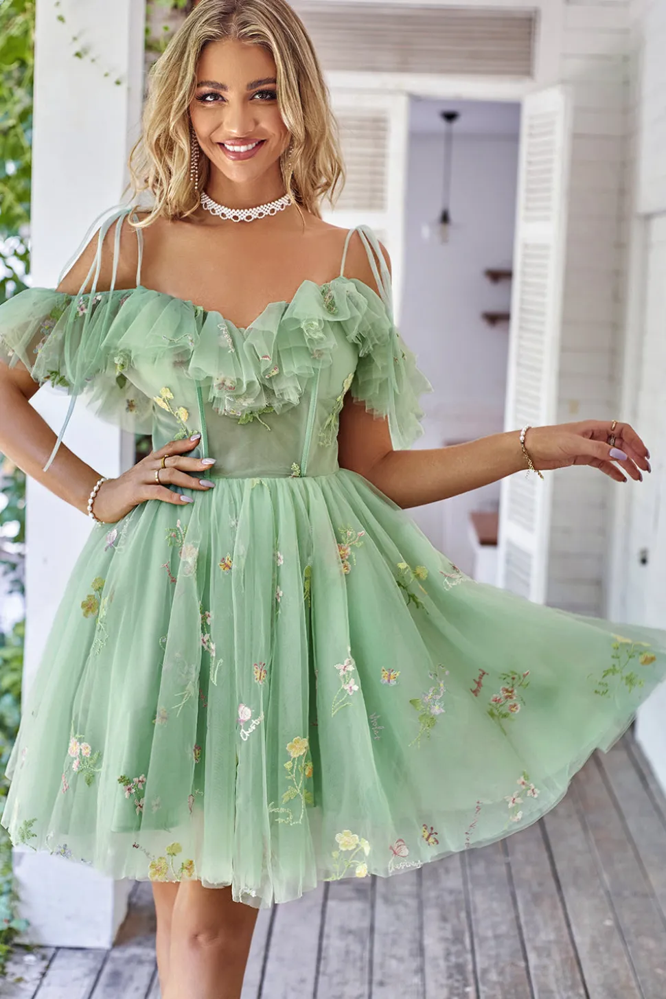 Bonito A Line Lavanda Fora do Ombro Corset Homecoming Dress com Folhos