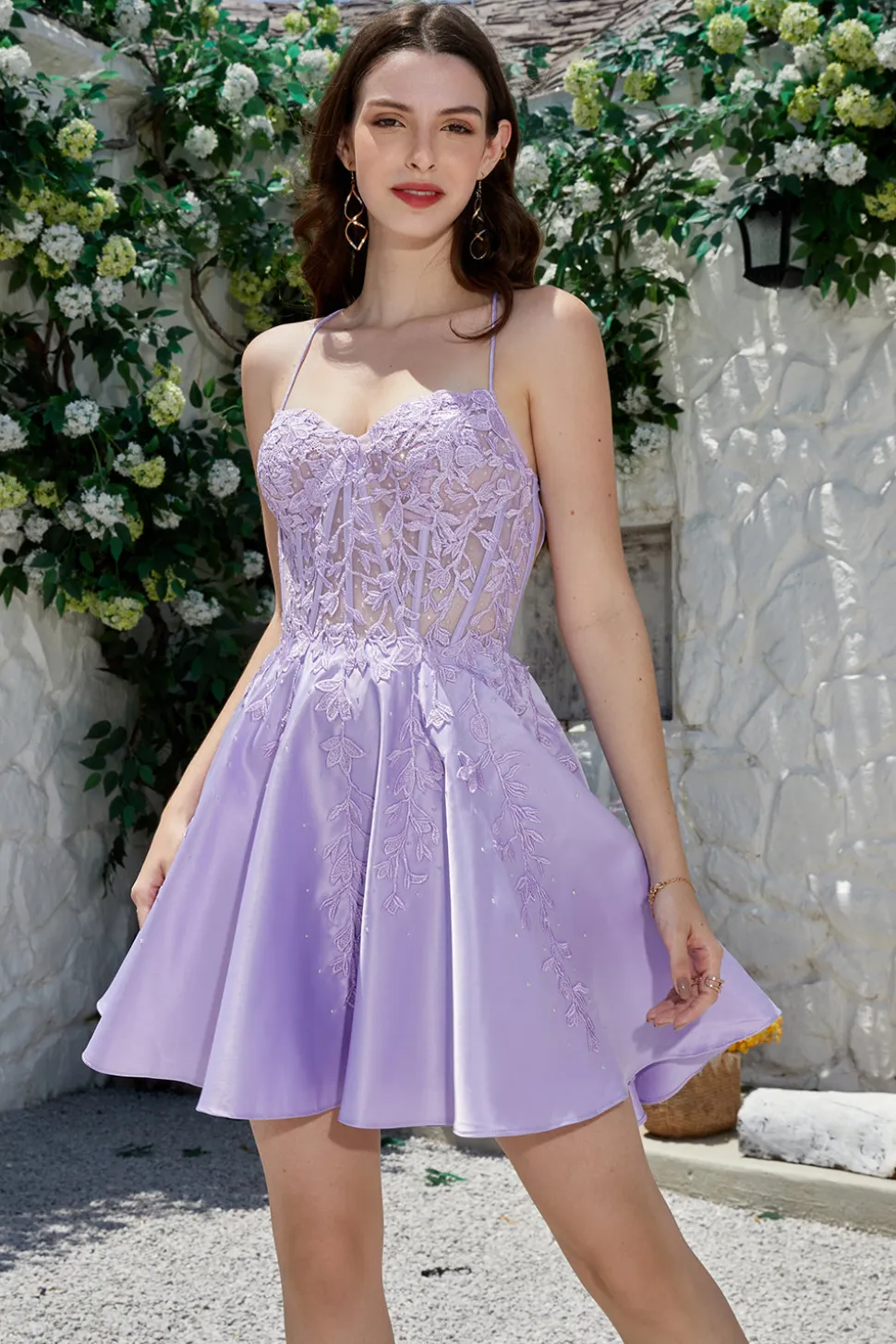 Bonito A Line Spaghetti Correias Purple Corset Homecoming Dress com Criss Cross Back