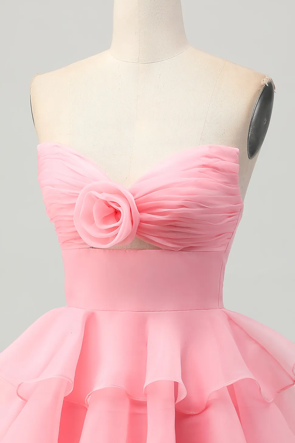 Bonito A-line Strapless Cut out Tiered Verde Vestido Curto Homecoming