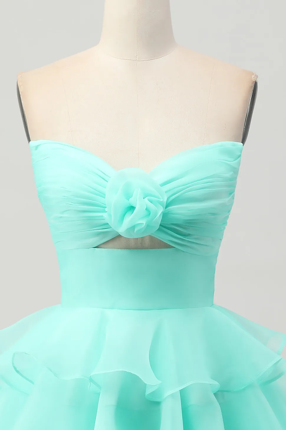 Bonito A-line Strapless Cut out Tiered Verde Vestido Curto Homecoming