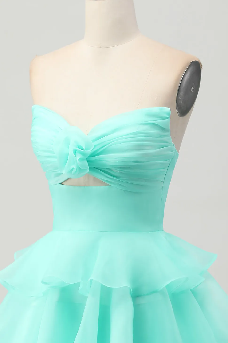 Bonito A-line Strapless Cut out Tiered Verde Vestido Curto Homecoming