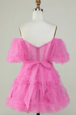Bonito uma linha fora do ombro rosa tule Homecoming Dress