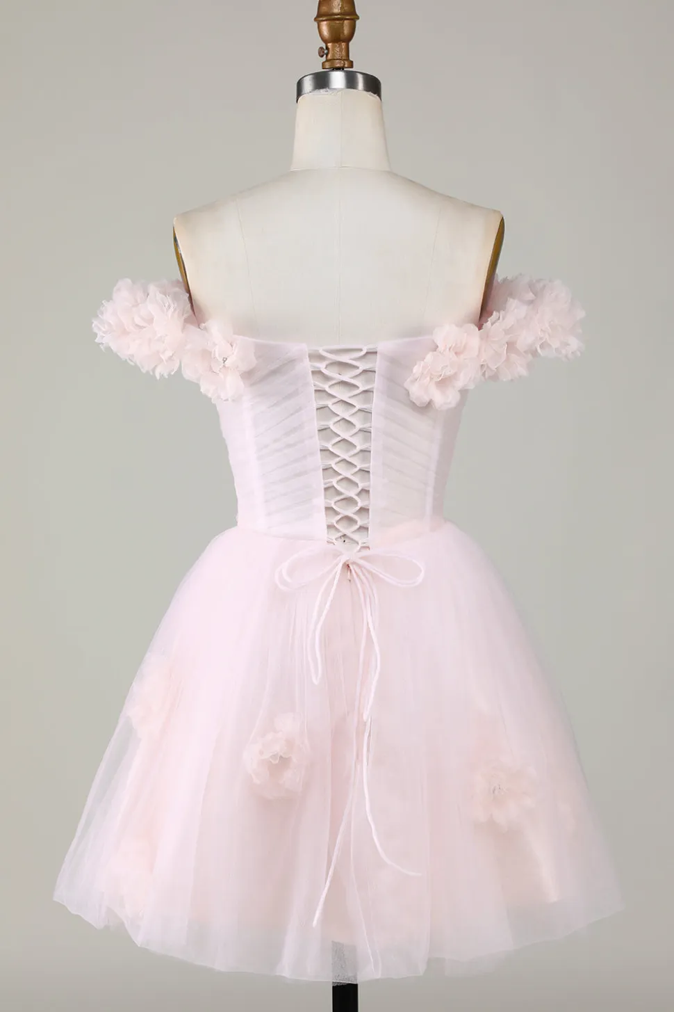 Bonito uma linha fora do ombro rosa curto homecoming vestido com flores