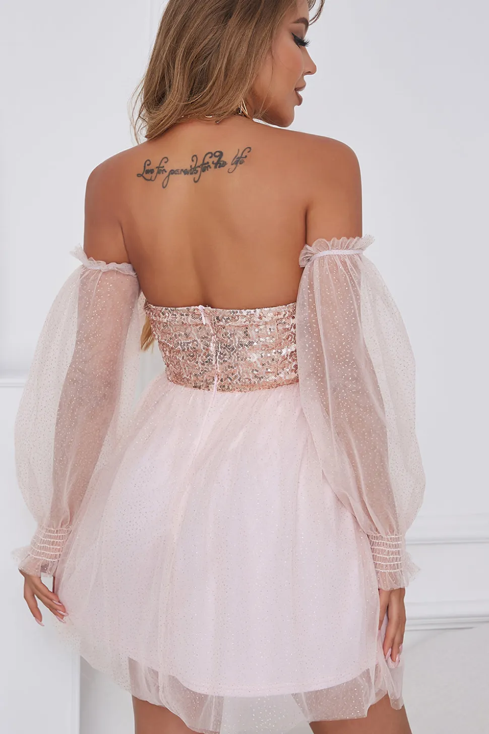 Bonito uma linha fora do vestido de regresso a casa amarelo ombro