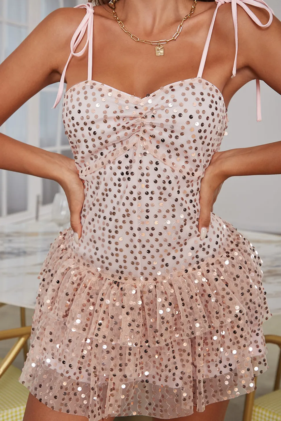 Bonito uma linha querida rosa rosa vestido de verão