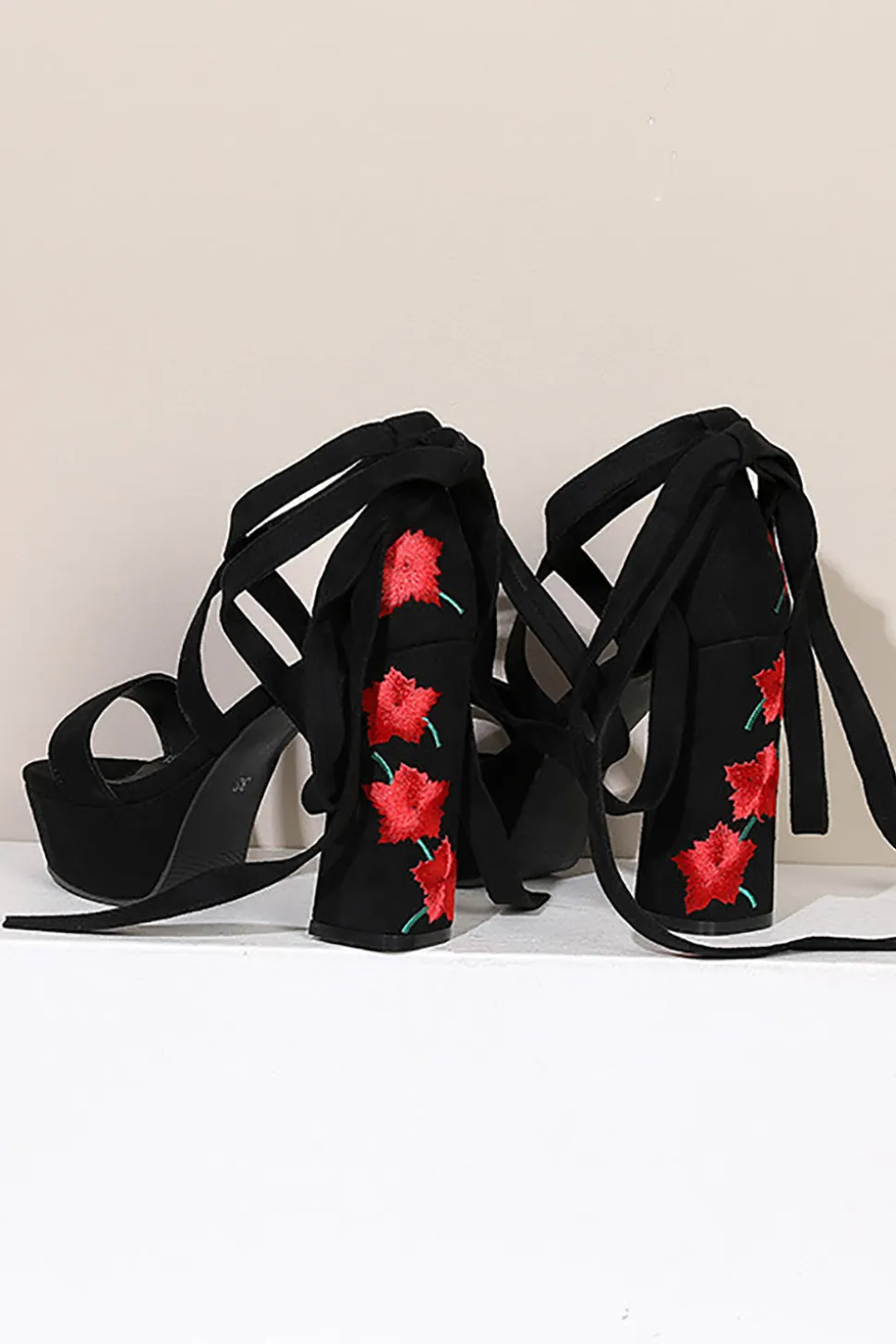 Bordado Preto Feminino Strappy Chunky Heel Open Toe Sandálias Shoes