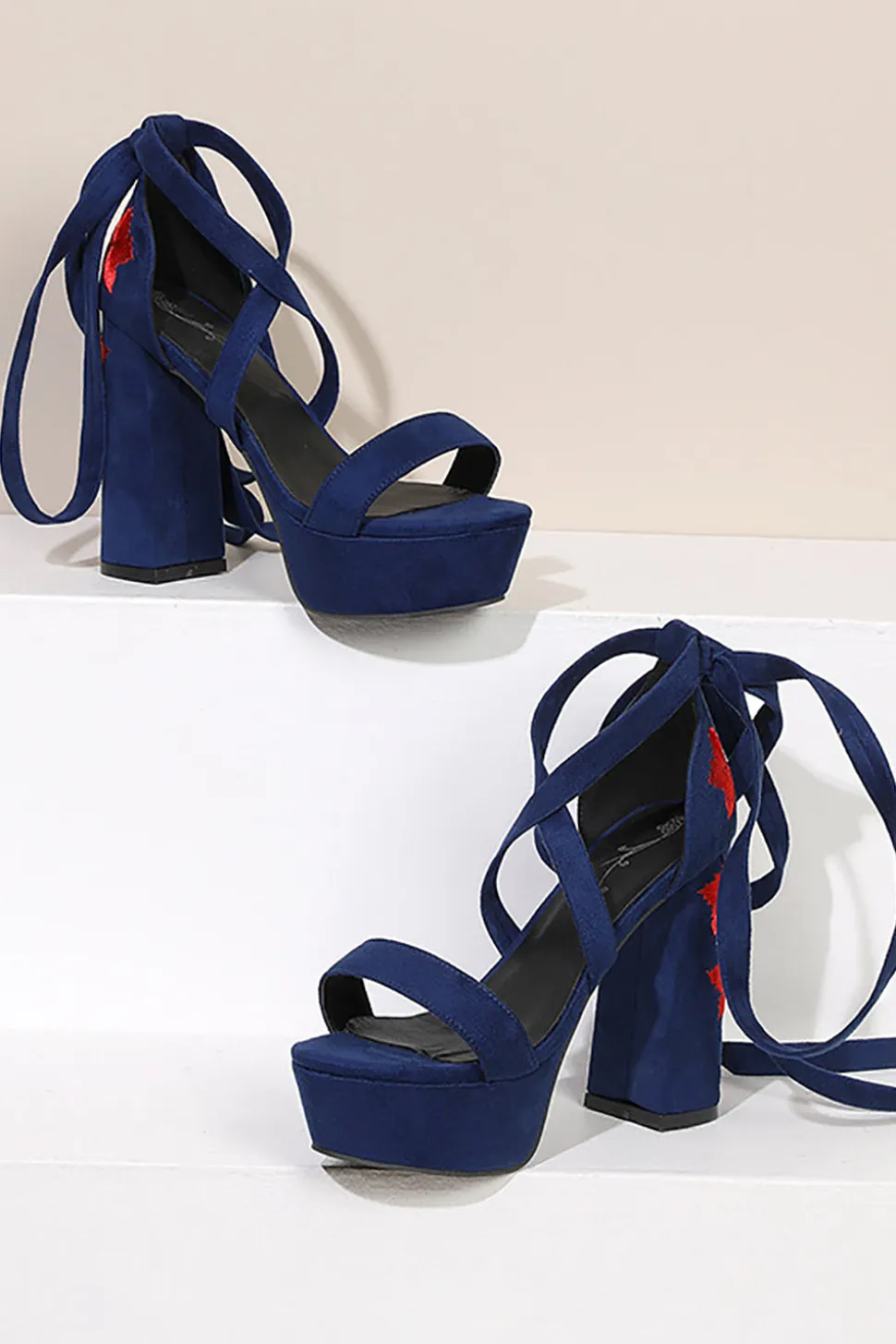 Bordado Preto Feminino Strappy Chunky Heel Open Toe Sandálias Shoes